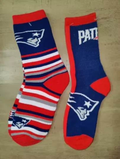 New England Patriots Mens 2 Pair Set football Team Crew Socks Medium