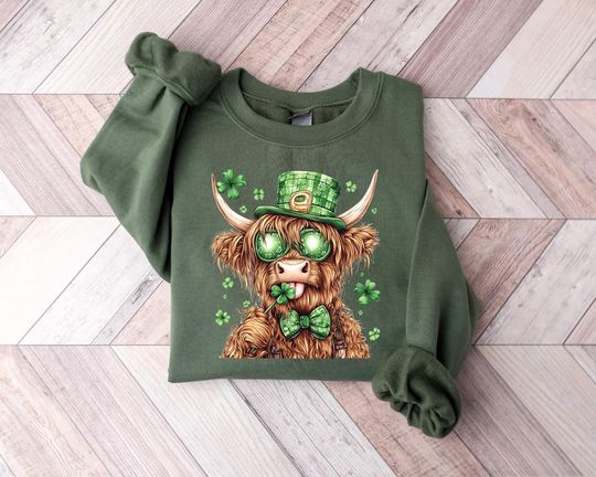 St Patrick's Day Highland Cow Sweatshirt, Retro St Patricks Shirt, St Patrick's Day Shirt, Funny Cow St Patrick's Day Tee,Drinking Cow Shirt