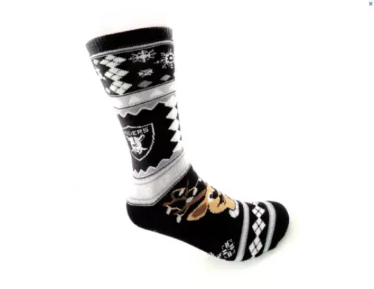 Oakland Raiders football Holiday Knit Crew Socks, Sz L (10-13).