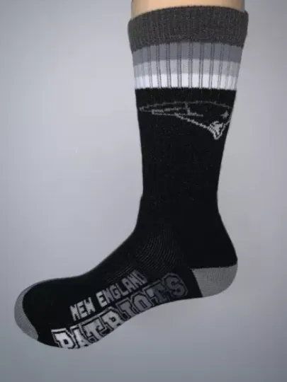 NEW ENGLAND PATRIOTS football FOOTBALL LOGO PLATINUM STRIPE CREW LENGTH SOCKS LARGE