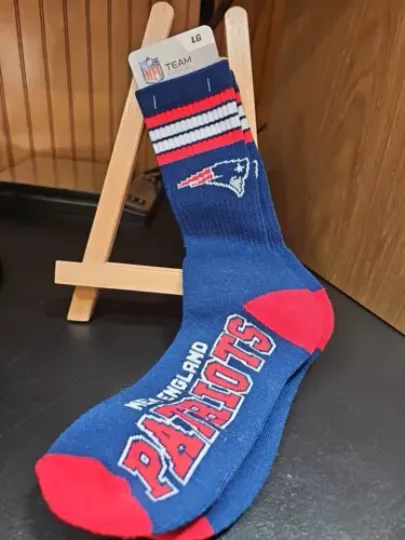 football NEW ENGLAND PATRIOTS Mens Team Crew Socks Size 10-13 NEW with Tags