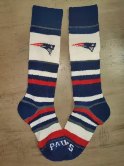 New England Patriots Womens Fuzzy Blend Soft football Team Crew Sleep Socks Medium