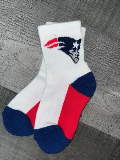 NEW ENGLAND PATRIOTS football FOOTBALL TEAM LOGO 1/4 LENGTH SOCKS YOUTH KIDS