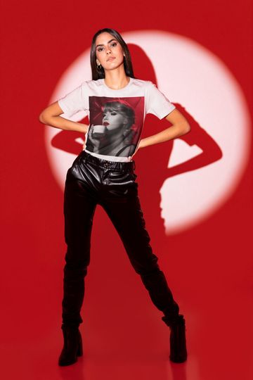 Discover Coffee "Musical Muse" Unisex T-Shirt: Coffee Lover, Novelty Gift, Celebrities, T-Shirt, Coffee