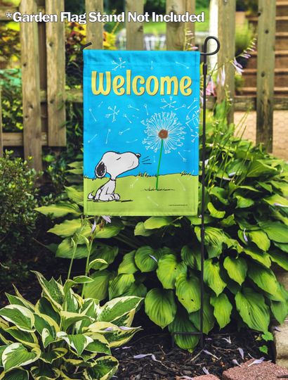 PEANUTS, PEANUTS Blowing Dandelions Garden Flag