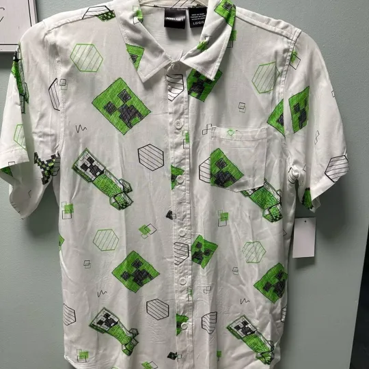 Minecraft button down shirt size Large NWT