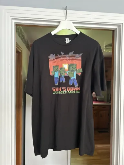 Minecraft Zombies Out Tee XXXL