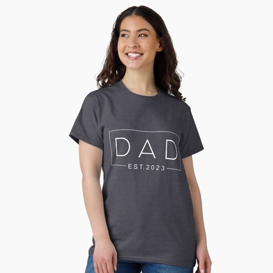 Dad Est 2023 | Fathers Day Custom T-Shirt | Dad T-shirt | Custom Daddy T-shirt Classic T-Shirt