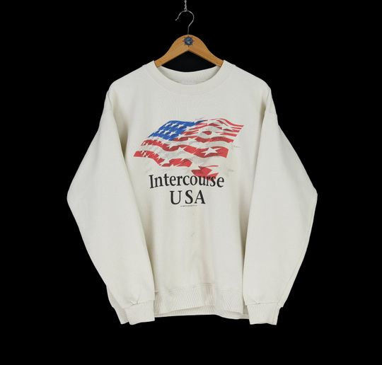 90s Vintage Intercourse Pennsylvania 1996 big flag print beige crewneck sweatshirt Size M L made in USA