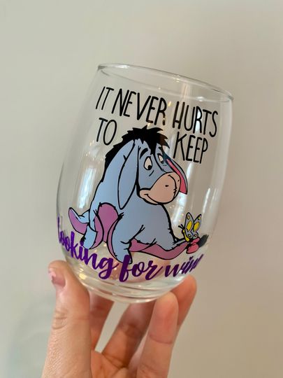 It Never Hurts to Keep Looking for Wine Glass, Eeyore Wine Glass, Dis Wine Glass, Dis Gift, Disney Inspired, Pooh Wine Glass, Winnie Wine