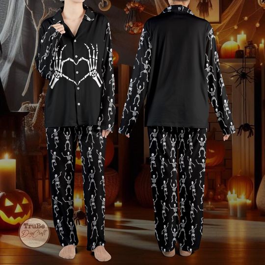 Skeleton Halloween Pajama Set for Women  Black Spooky PJs with Skeleton Hands Heart Print  Cute Fall Loungewear Sleepwear for October