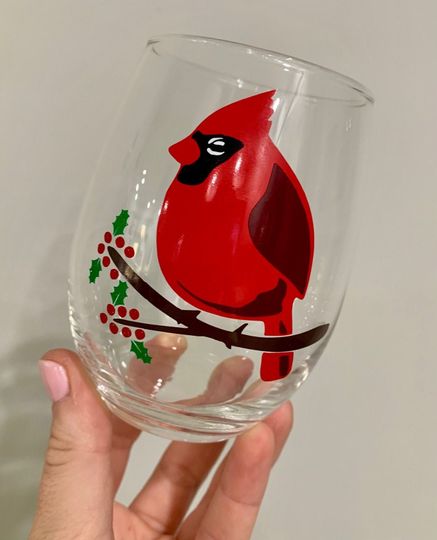 Christmas Cardinal Wine Glass, Winter Cardinal, Christmas Wine Glass, Xmas Gift, Christmas Gift, Sympathy Gift, Bird Wine Glass, Holidays