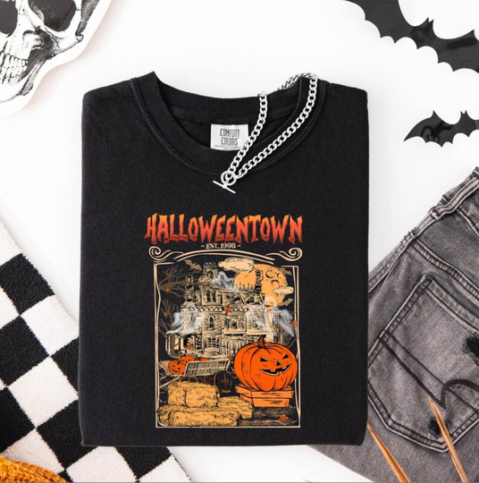 Halloweentown Shirt – Retro Haunted House and Pumpkin Tee for Spooky Fall Hayrides