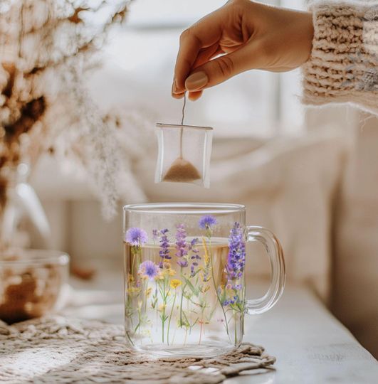 Lavender and Wildflowers Glass Coffee Mug – Floral Drinkware for Tea & Coffee Lovers, Mother’s Day Gift