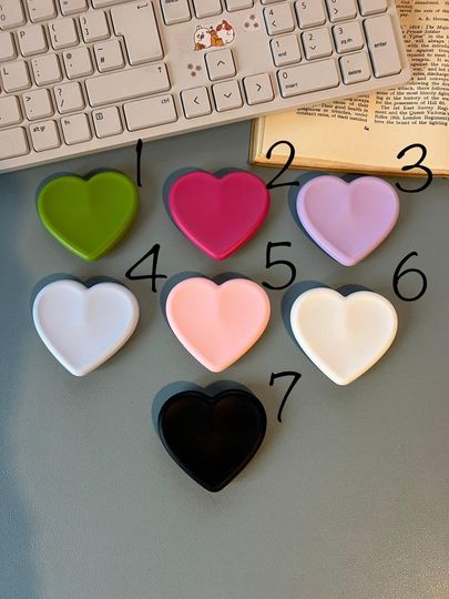 Silicone Heart Phone Grip Stand – Colorful Love Smartphone Mount & Holder