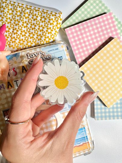 Daisy Floral Kindle MagSafe Grip - Magnetic Phone & Kobo Holder with Adhesive Ring, Kindle Accessories