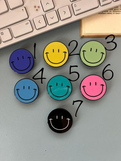 Cute Smiley Face Circle Phone Grip Universal Smartphone Stand & Mount