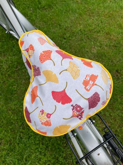 Water-repellent saddle cover