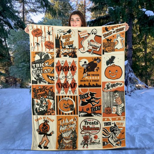 Retro Pumpkin Spooky Season Halloween Throw Blanket, Vintage Jack-o'-lantern Fleece Blanket,  Halloween Cottagecore Decor, Halloween gift