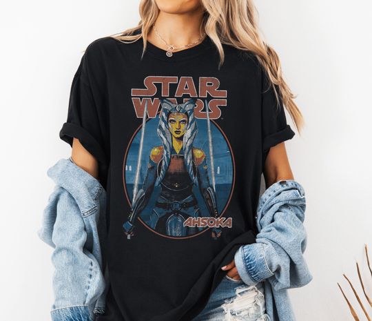 Star Wars Ahsoka Tano Twin Sabers Vintage Portrait T-Shirt