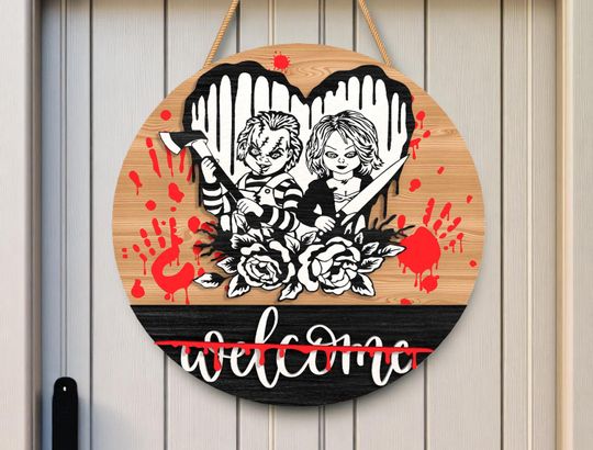 Horror Couple Welcome Round Wooden Sign | Halloween Home Decor | Horror Door Sign