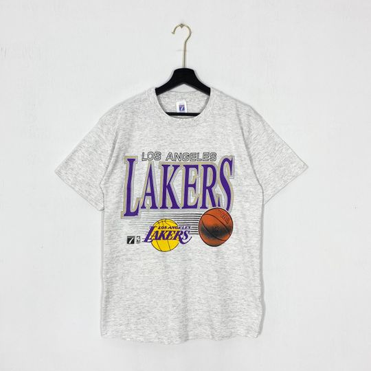 Discover Vintage 90s Los Angeles Lakers T-Shirt Logo 7 NBA Sportswear Single Stitch Grey Large