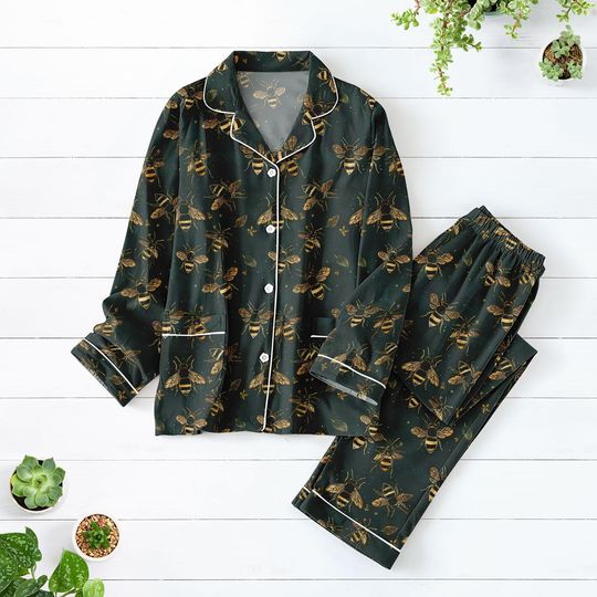Vintage Bee Pajama Set, Dark Green Insect Women Pajamas, Nature Bridesmaid Pajamas, Bee Lover Sleepwear, Floral Lounge Set