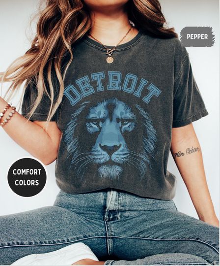 Discover Retro Detroit Football Comfort Colors Unisex T-shirt, Vintage Style Tee, Sports Fan Apparel, Distressed Graphic Shirt, Casual Football Tee