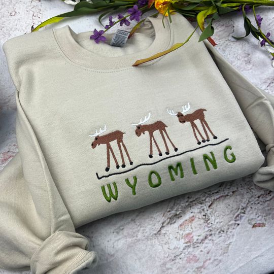 Discover Wyoming Embroidered Crewneck-embroidered Crewneck-National Park Sweatshirt  (MOOSE)