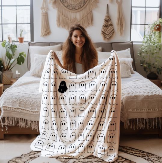 Discover Cute Spooky Ghost Velveteen Plush Blanket Warm Soft Cozy Core Minimalist Pattern Seasonal Bedroom Decor Halloween Soft Throw Gift for her
