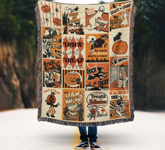 Discover Retro Halloween Woven Throw Blanket: Vintage Jack-o'-lantern Trick or Treat Wall Tapestry