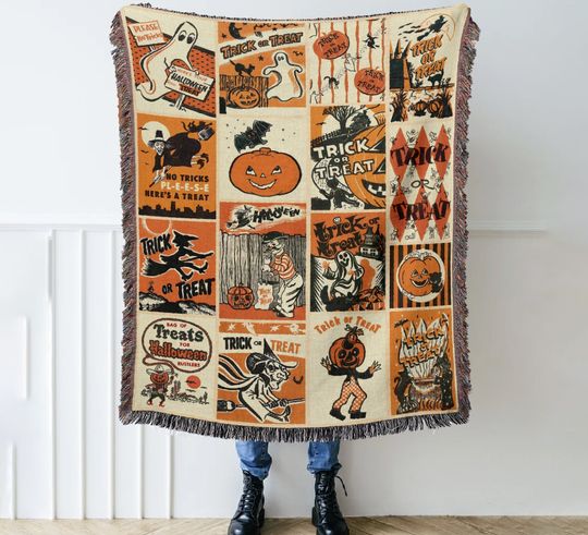 Discover Retro Halloween Woven Throw Blanket: Vintage Jack-o'-lantern Trick or Treat Pumpkin Tapestry