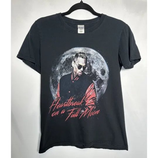 Discover Chris Brown Tour Women’s Black Heartbreak On A Full Moon  T-Shirt