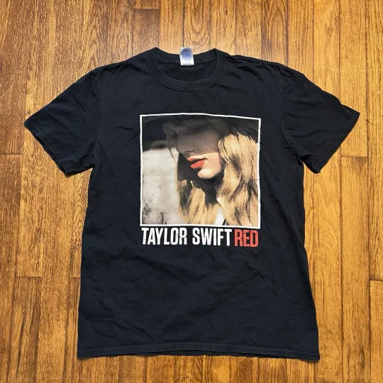 Discover Taylorr Swifts 2013 Tour T-Shirt - Medium Red Double-Sided T-Shirt