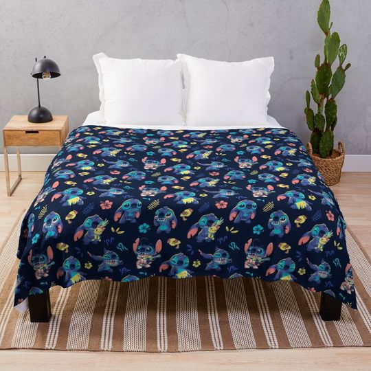 Cartoon Alien, Ohana, Hawaii Throw Blanket