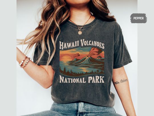 Discover Hawaii Volcanoes T-Shirt, Hawaii  Bachelorette shirt, Vintage Aloha State gift, Vacation Trip