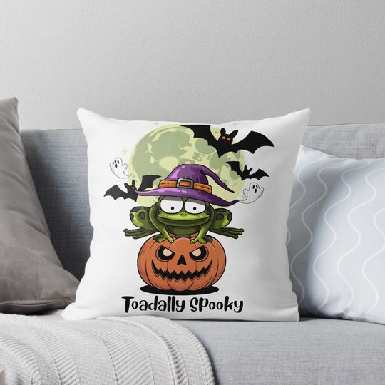Discover Toadally Spooky funny Halloween Frog Town On Pumpkin T-Shirt Pillow