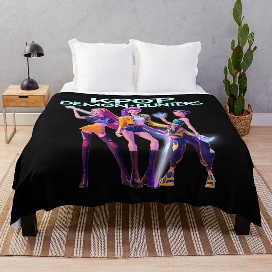 Huntrix Heroic Poses Group - KPop Demon Hunters Throw Blanket