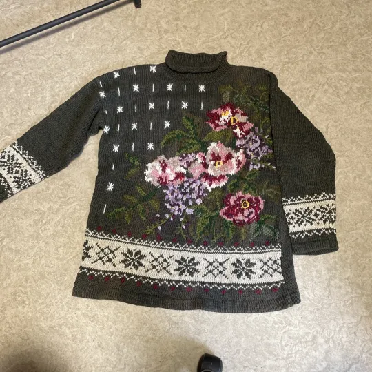 VINTAGE Tiara Christmas Sweater Women’s M/L