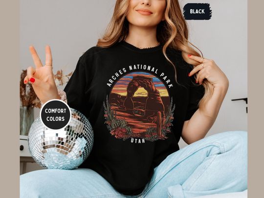 Discover Arches National Park shirt, Utah Tshirt, Comfort Colors, Arches Crewneck, Hiking T Shirt,  Desert Arches Shirt Moab Shirt National Park Gift