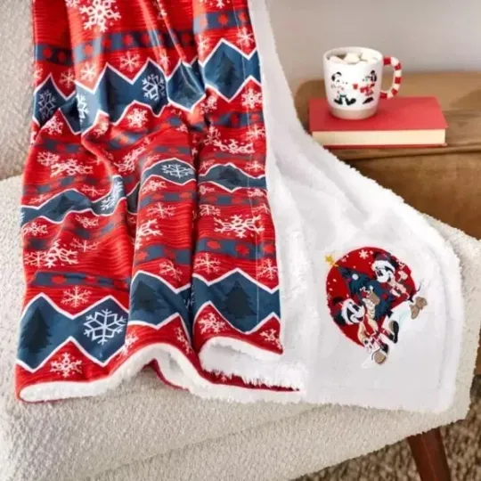 Discover Disney Mickey and Minnie Mouse Holiday Fleece Throw