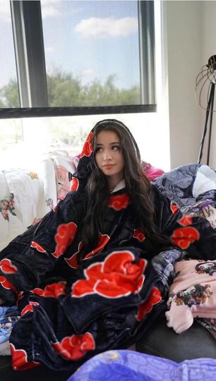 Discover Anime Sherpa Blanket Hoodie: Oversized Snug Wearable Blanket