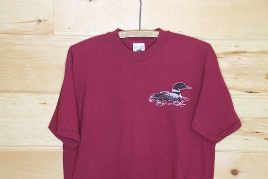 Vintage Loon On Lake Maroon Nature Outdoors Wildlife T-Shirt
