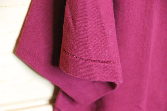 Vintage Loon On Lake Maroon Nature Outdoors Wildlife T-Shirt