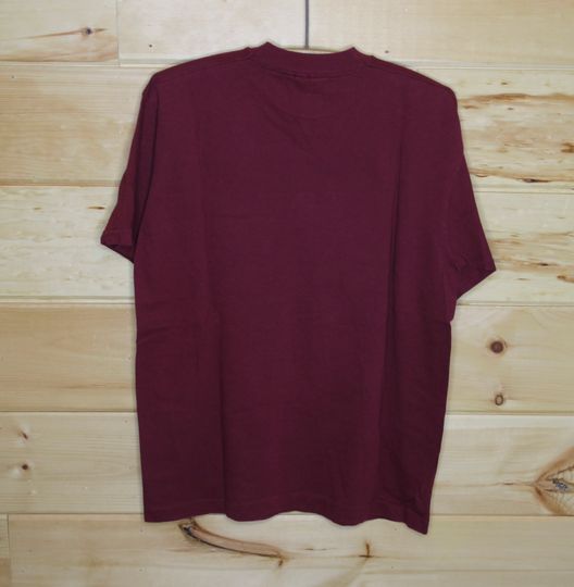 Vintage Loon On Lake Maroon Nature Outdoors Wildlife T-Shirt