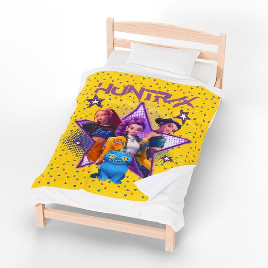 Discover Huntrix K-Pop Demon Hunters Velveteen Plush Blanket, Yellow Anime Style Ultra Soft Throw