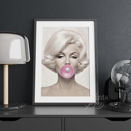 Marilyn Monroe Blowing Bubble Gum Art Poster