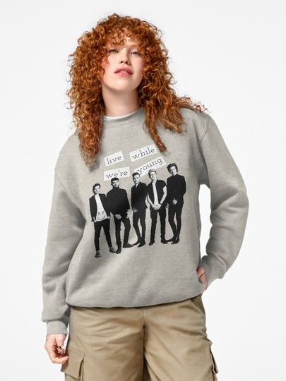 Live while we're young - One Direction Lyrics!! Pullover Sweatshirt