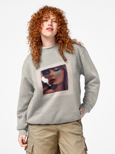 meet me at midnight Pullover Sweatshirt