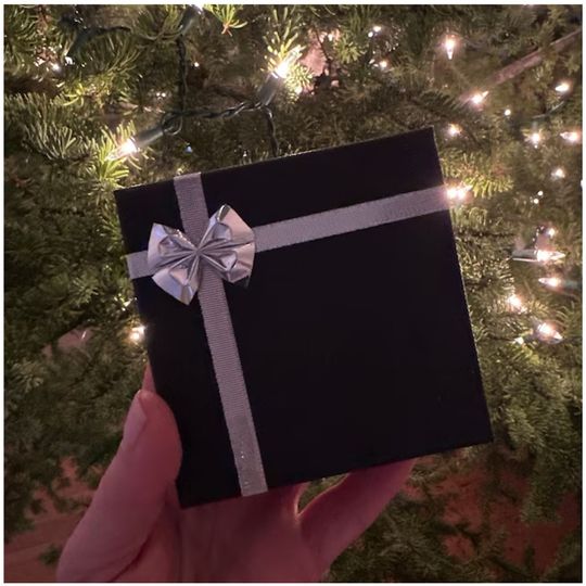 Pretty Flourish 50th Golden Wedding Anniversary Christmas Ornament Keepsake Circle